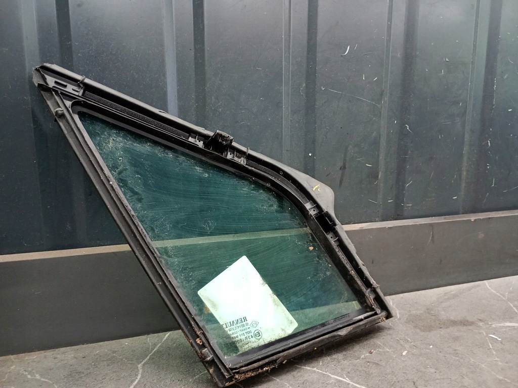 În fața lui Vel Satis, lăsată în față Product image