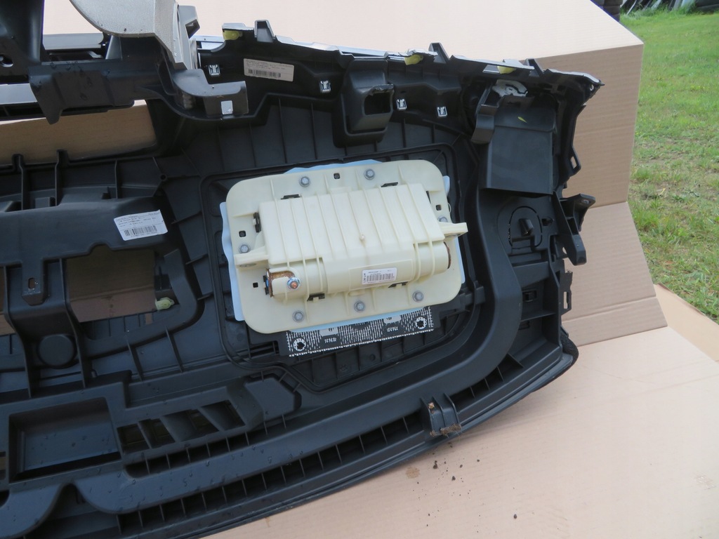 CONSOLA PERNE SCAUNE RENAULT FLUENCE Z.E. 985250008R Product image