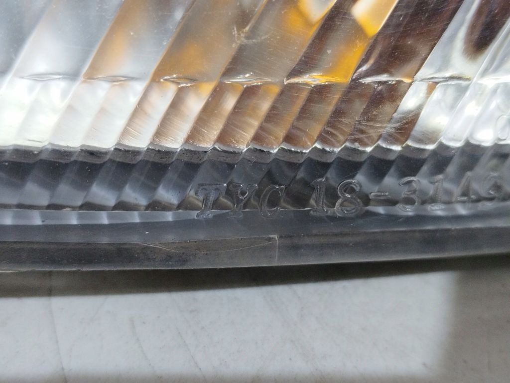Toyota Carina E semnalizator la stânga Product image