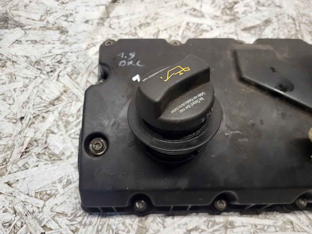 VW Audi Scaun 1.9TDI COVER VALVE BKC AXR BKB 0381031469AD Product image