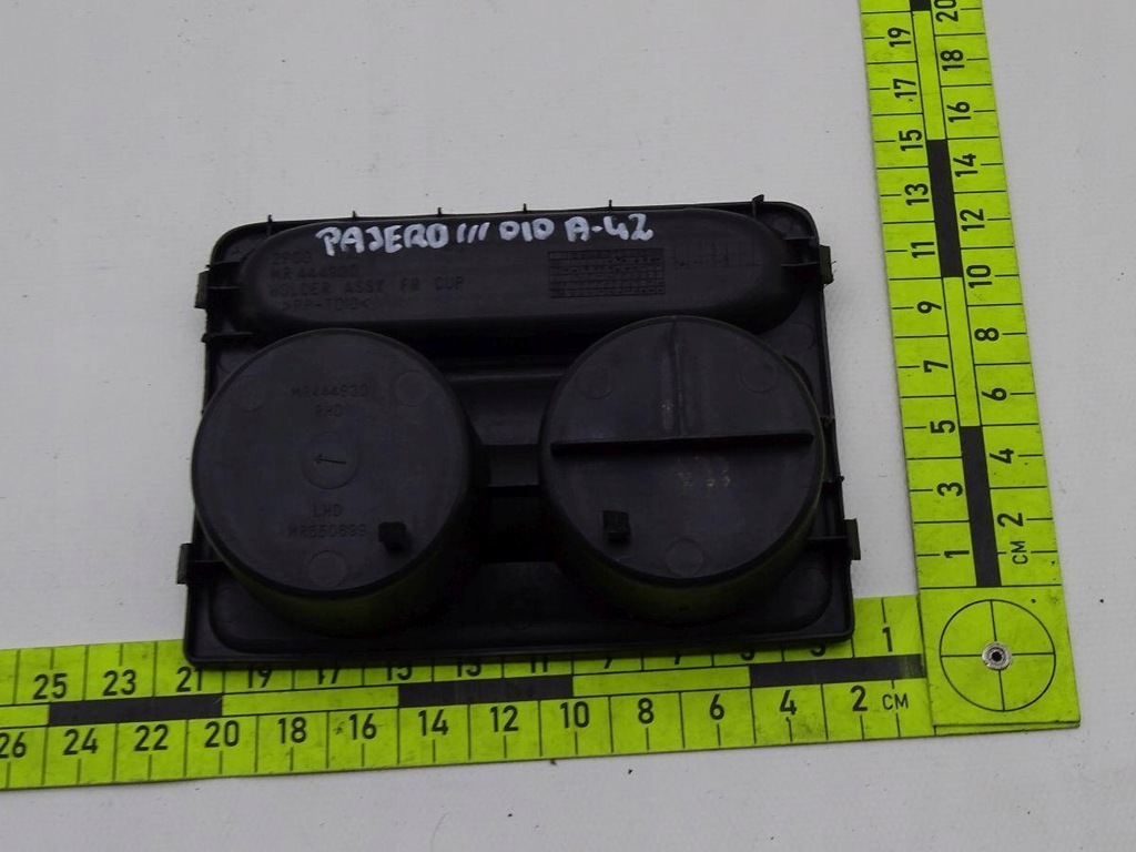 MITSUBISHI PAJERO III 99-06 SUPORT PAHĂ BĂUTURI MR444930 MR550699 Product image