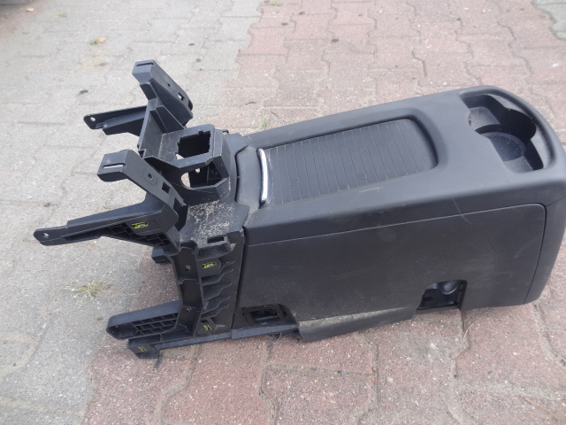CENTRU TUNEL DEPOZITARE PEUGEOT 5008 9670593077 Product image