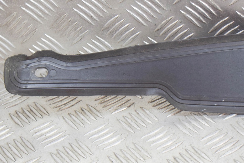 Maserati Quattroporte M156 Fender din plastic stâng din față 670001705 2014 Product image