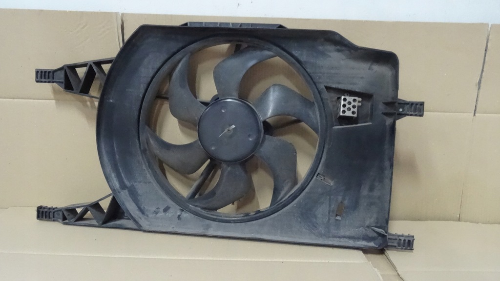 VENTILATOR RADIATOR LAGUNA II 1.8 16V 8200025635 Product image