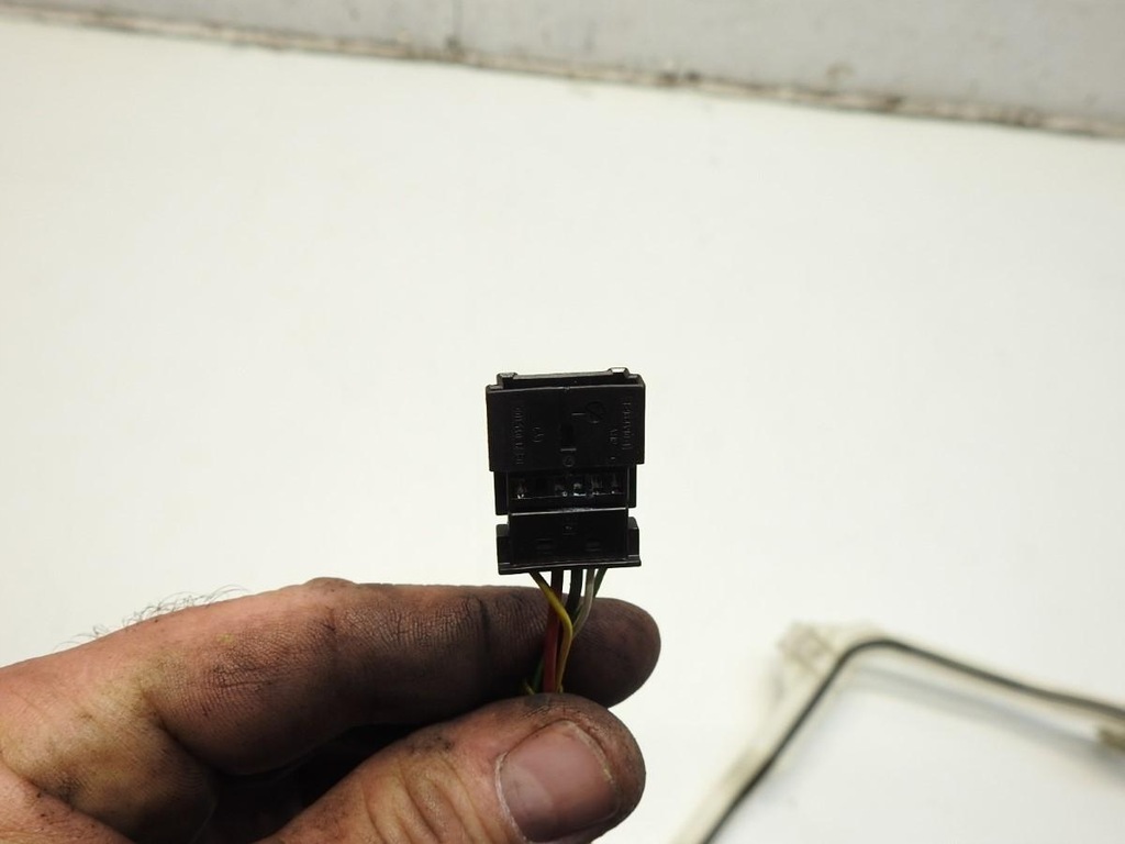 ANTENĂ FĂRĂ CHEIE UȘĂ FAȚĂ DREAPTA 5 PIN MERCEDES W220 A2208200275 Product image