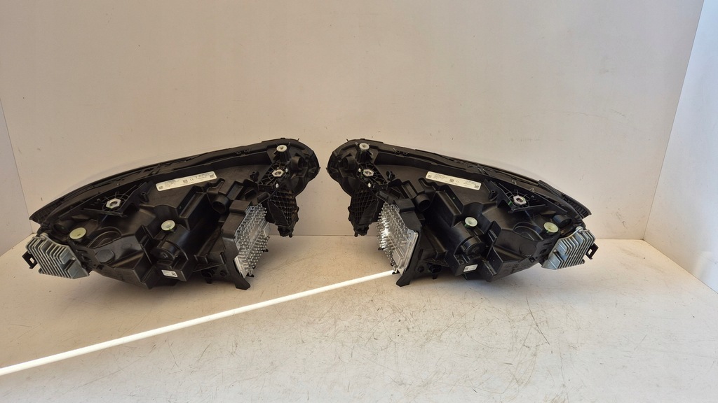 LAMPĂ FAŢĂ STÂNGA DREAPTA BMW M2 G87 NEGRU COMPLET 9503470 9503469 Product image