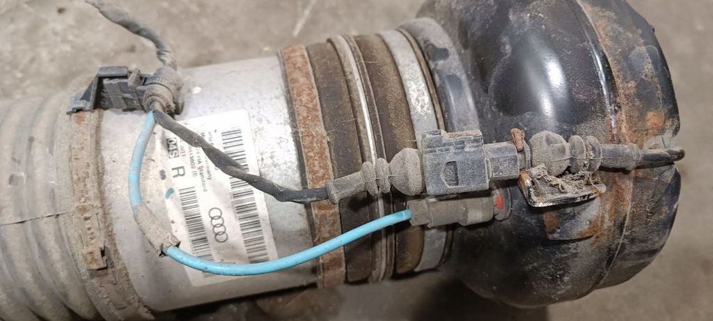 Audi A8 S8 D4 4H 2012 Suspensie pneumatică spate amortizor Product image