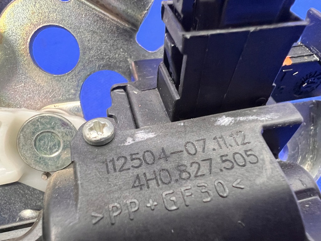 AUDI A6 C7 4G A7 A8 D4 BLOCARE TÂRZIE PORTBAGAI 4H0827505 Product image