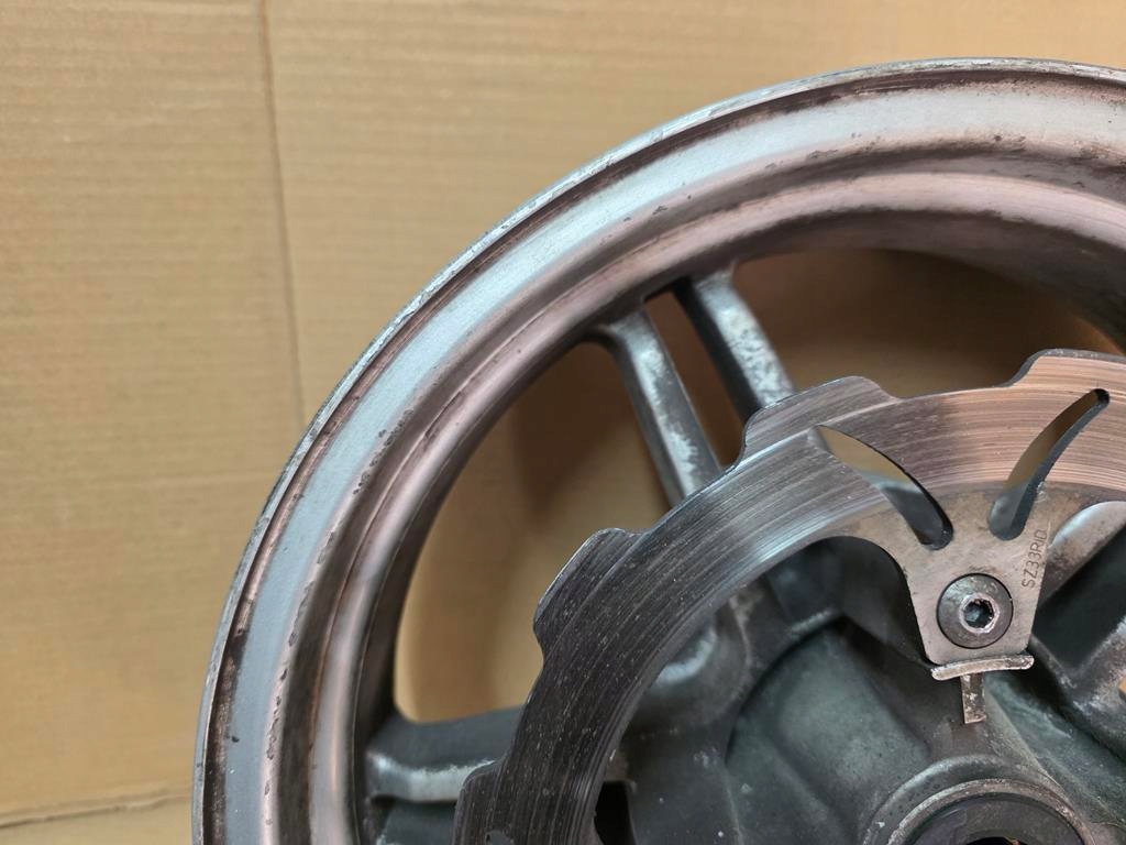 Suzuki Burgman un 650 02-12 lângă marginea din spate Product image
