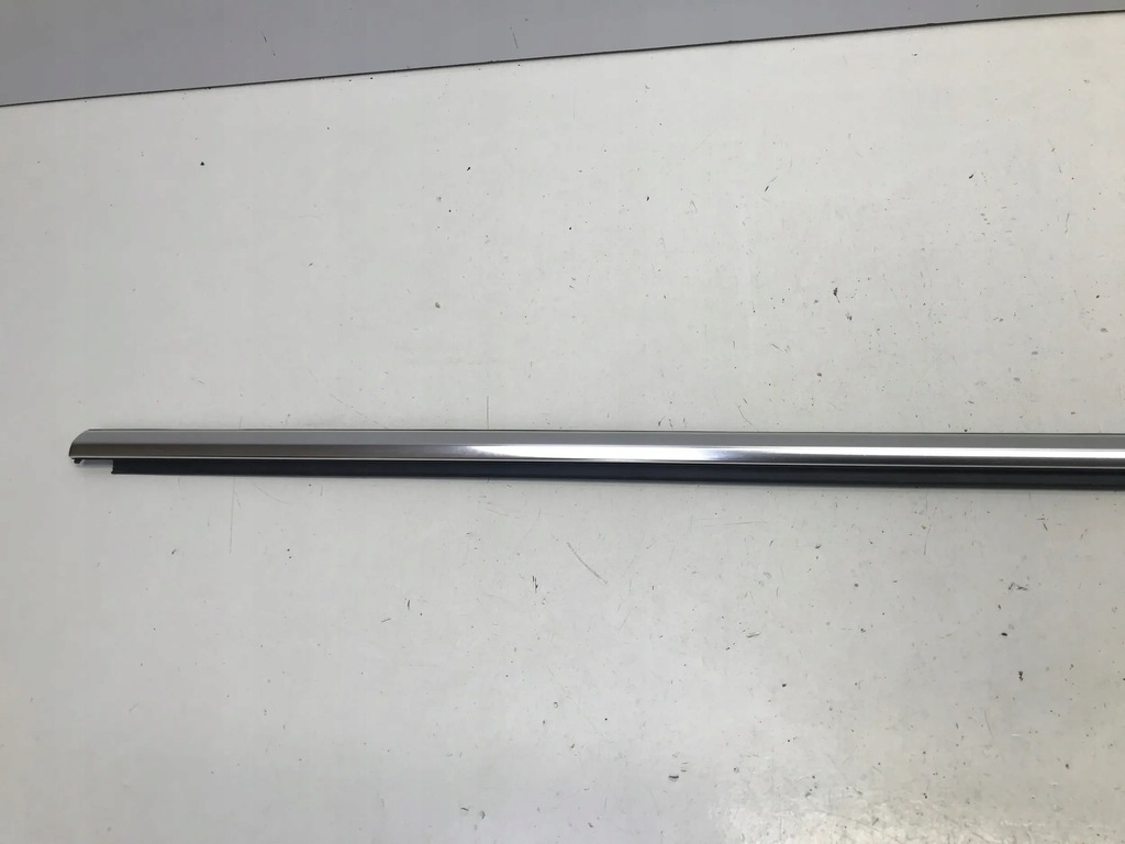SKODA ENYAQ iV 20r BANDA DE răzuire GEAMURI STÂNGA SPATE CROM 5LG839477A Product image