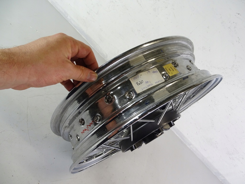 A736 Triumph Bonneville T120 Jantă spate 16'' Product image