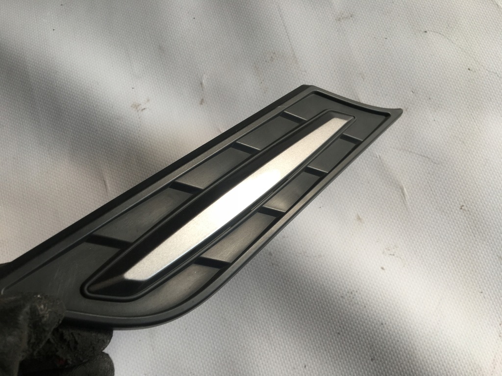 Suzuki Vitara III 15- Fâșie decorativă a Fenderului din față Product image