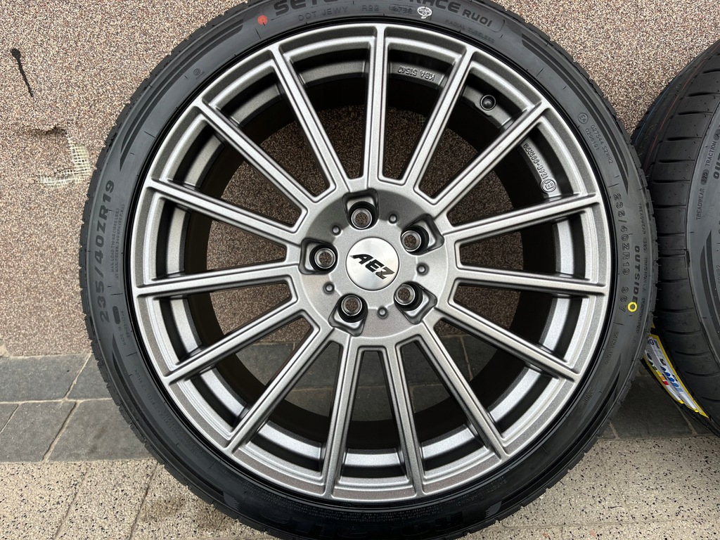 VW PASSAT B8 ROȚI DE VARĂ 235/40R19 AEZ NOU RIKEN Product image