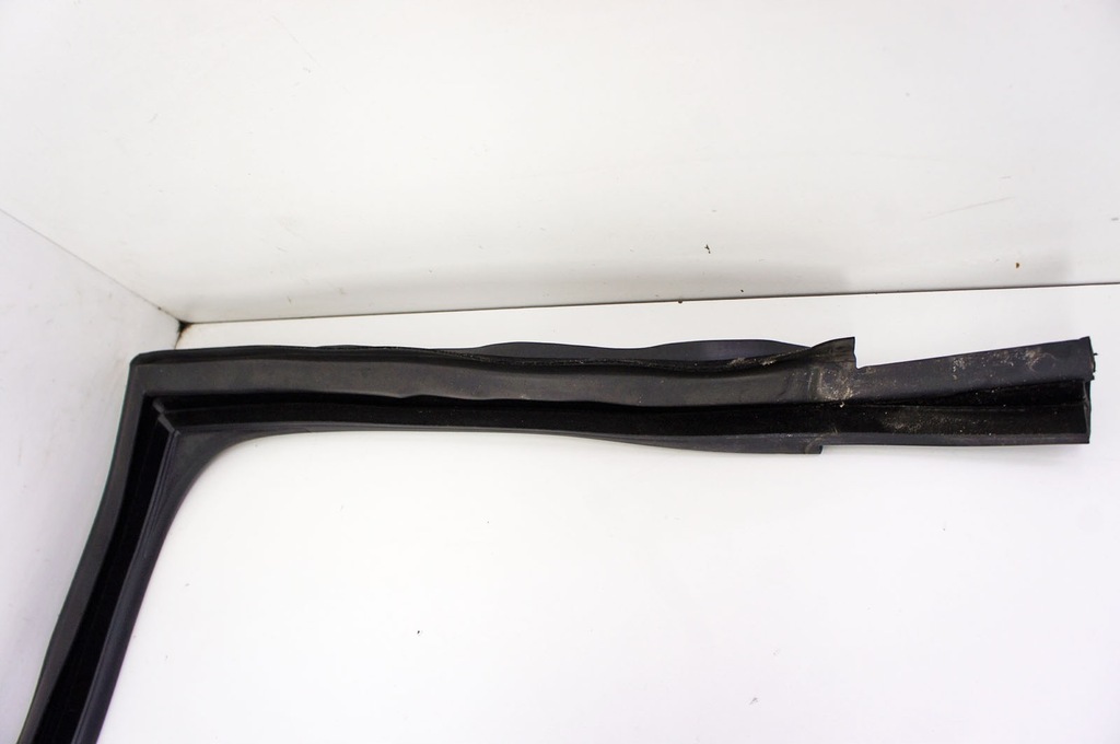 NR156 Skoda Fabia IV 21- Garnitura luneta dreapta spate Product image