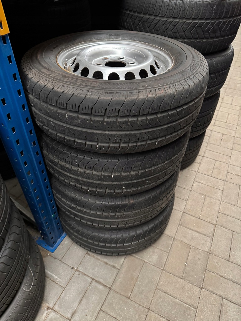 SET JANTE ANVELOPE MERCEDES SPRINTER A9074014800 235/65 R16C 6x130 Product image