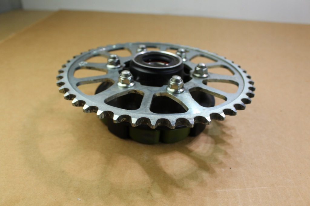 KAWASAKI Z 900 20 - PINION ROATA Product image