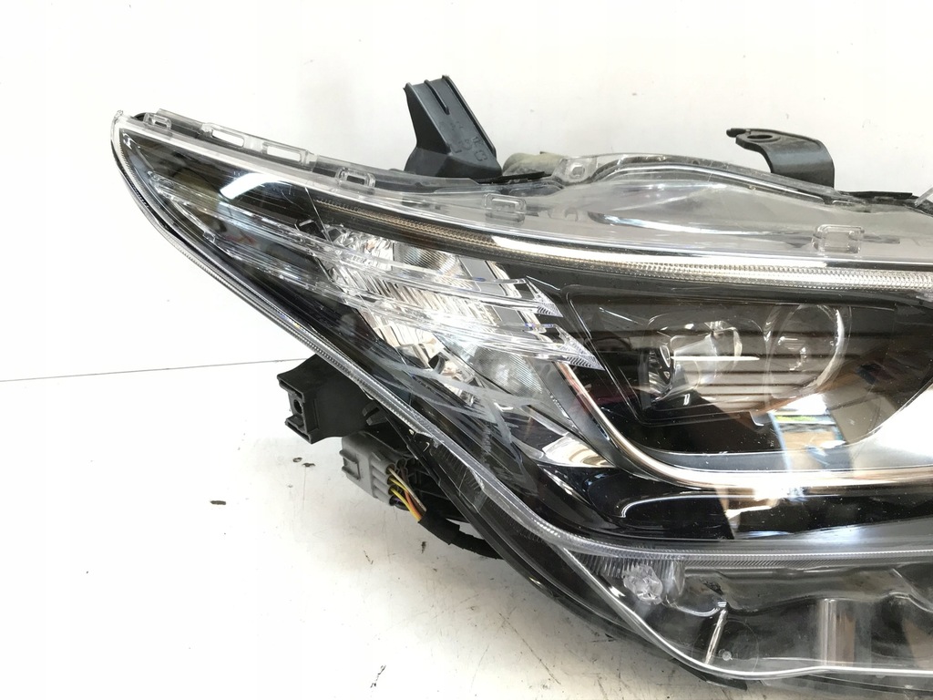 TOYOTA AURIS II LIFT 15-18 81110-02K60 LAMPA FATA DREAPTA FULL LED Product image