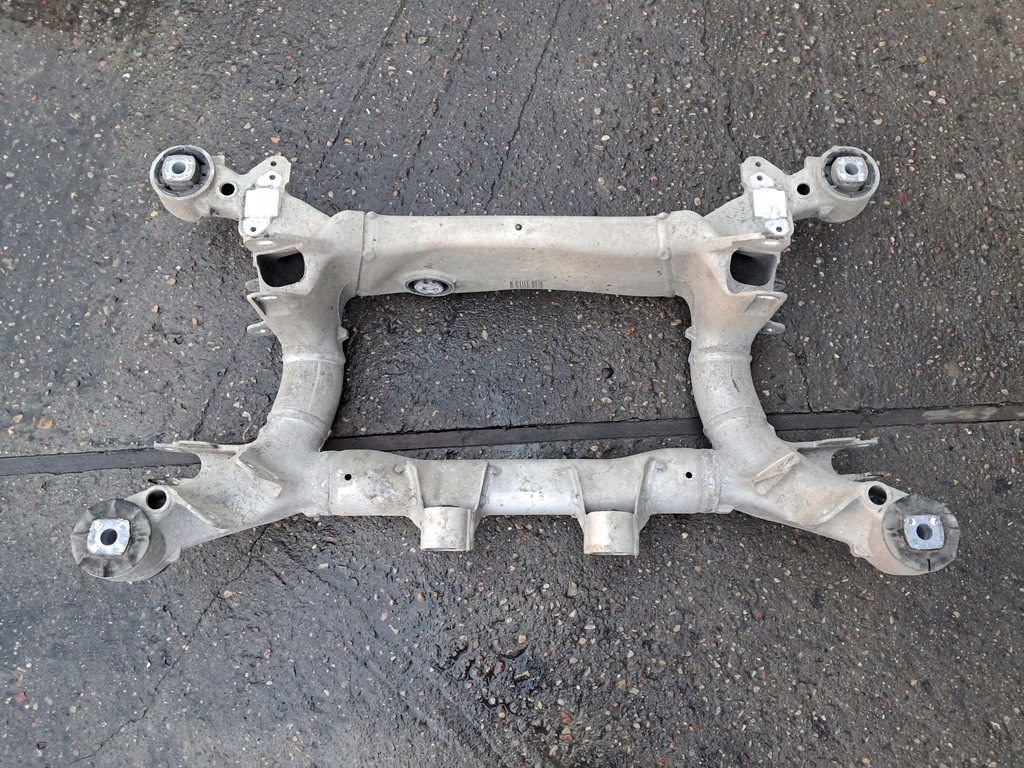 Suspensie spate boghiu grindă 6 770 828 BMW E60 E61 520d 530d 520i 530i Product image