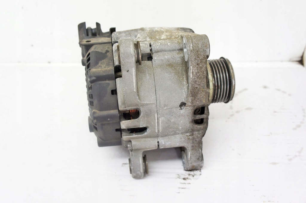 RM092 Opel Corsa F 1.2i Alternator 9826574080 Product image