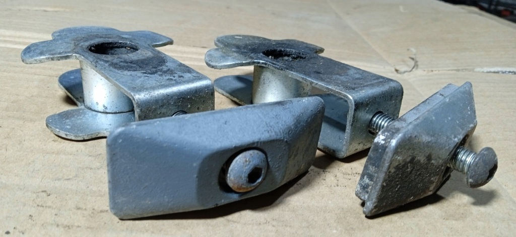 SUZUKI GSF 600 1200 BANDIT TENSIONATOR LANȚ ROATA SPATE Product image