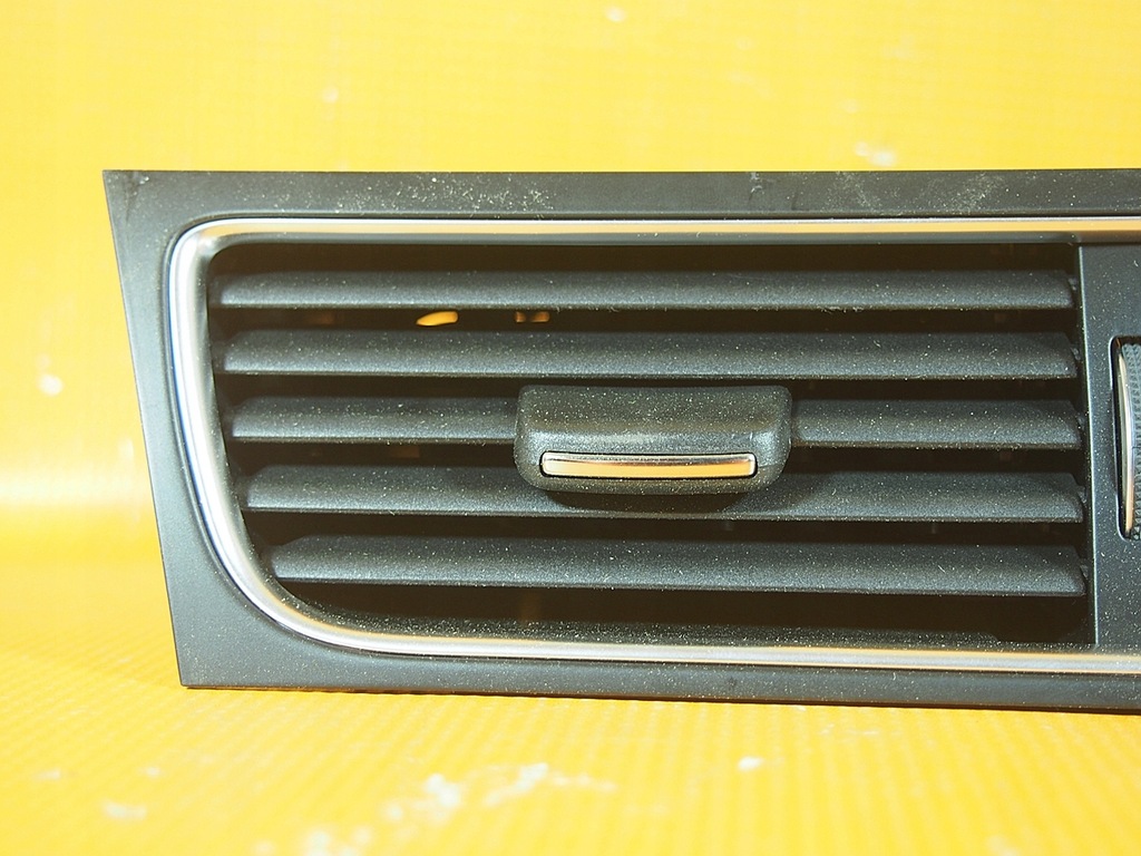 Orificii de aerisire consola Audi A5 8T COMP. 8t1820901g Product image