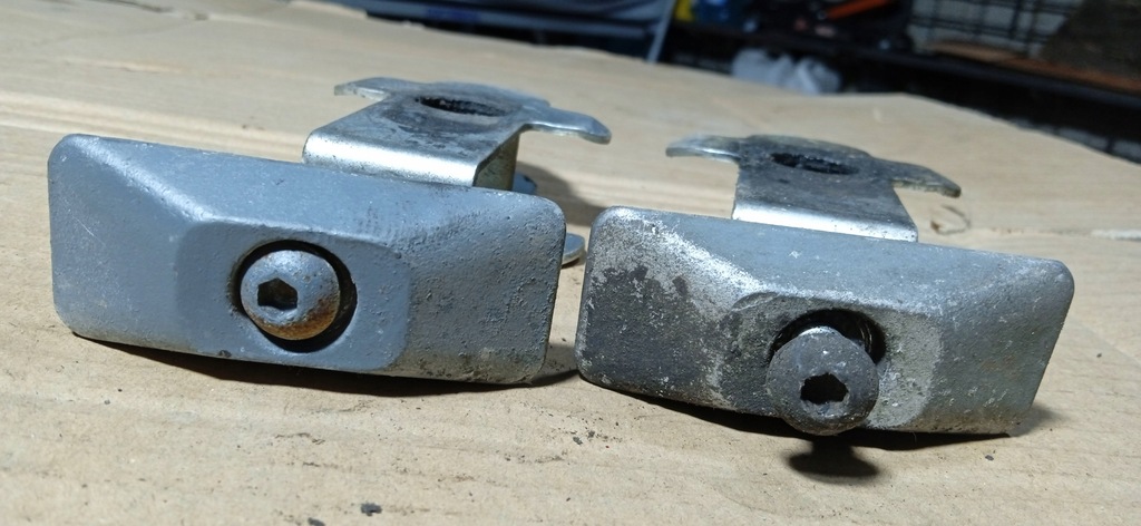 SUZUKI GSF 600 1200 BANDIT TENSIONATOR LANȚ ROATA SPATE Product image