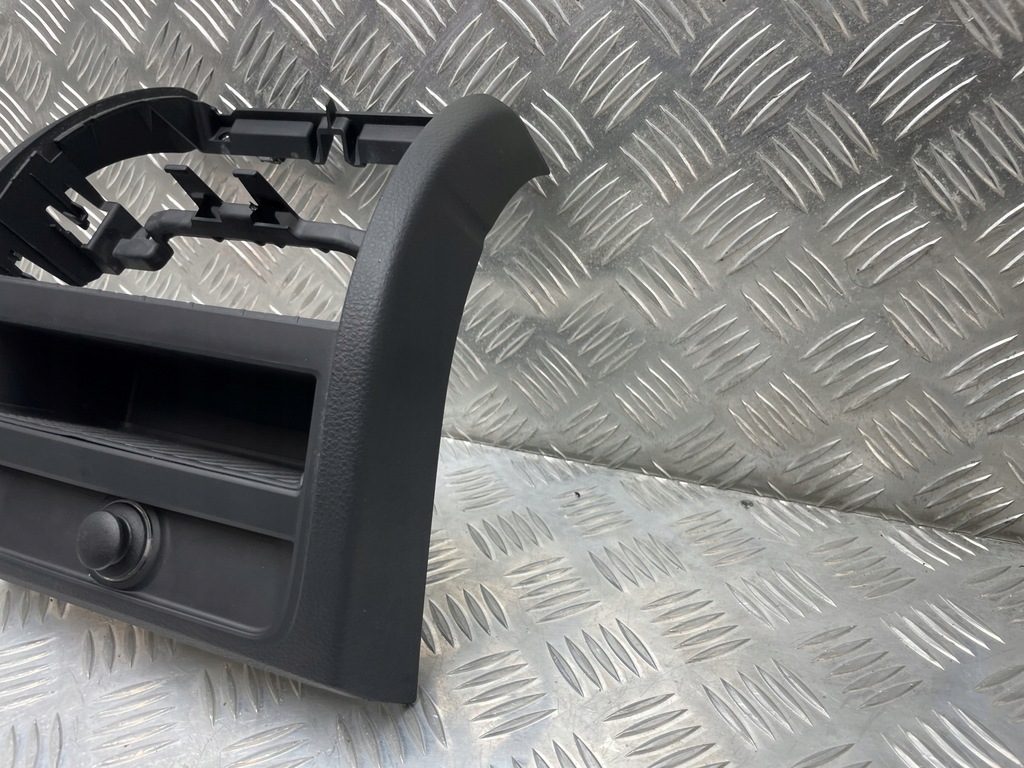 CAPAC BMW F10, PLACA CONSOLĂ TUNEL CENTRAL, LAMPĂ ȚIGĂRI SPATE 9206664 Product image