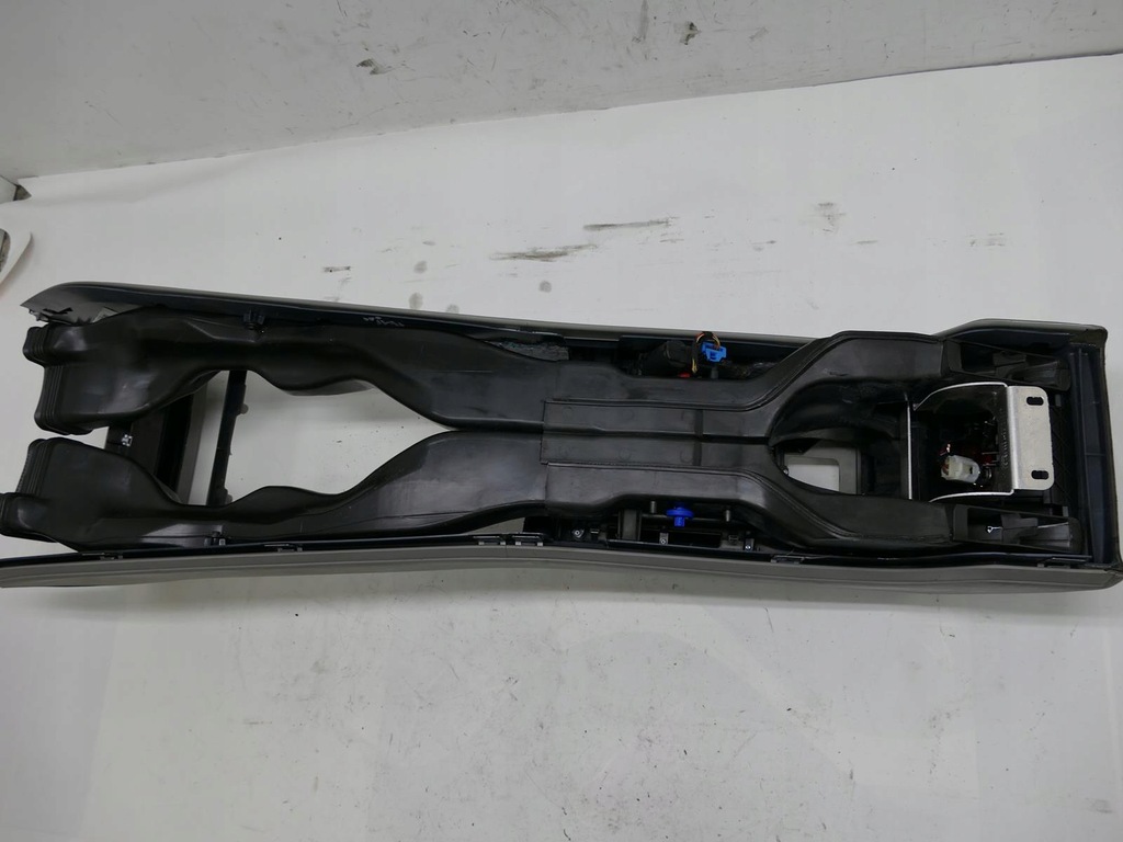 AUDI A8 D3 LIFT CENTER TUNEL SCRUMIERĂ SPATE Product image