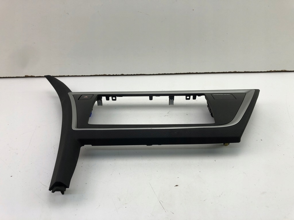 CADRU CAPAC RADIO TOYOTA AURIS II 55405-02430 Product image