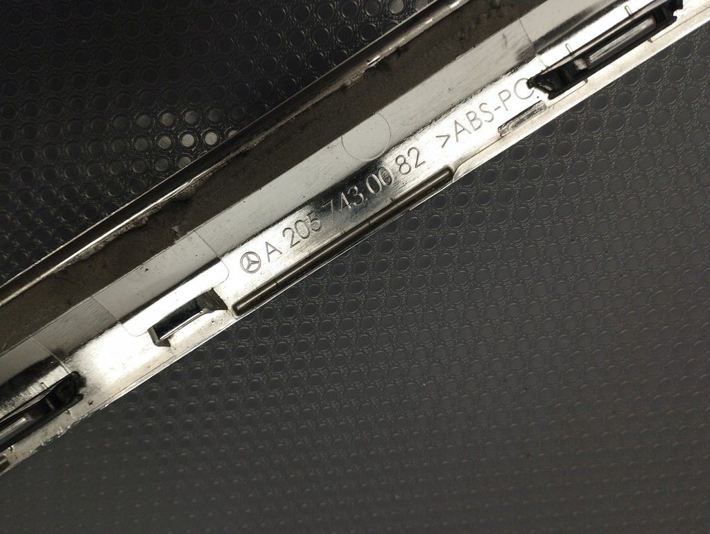 MERCEDES W205 BANDA CAPAC CROMAT A2057430082 Product image
