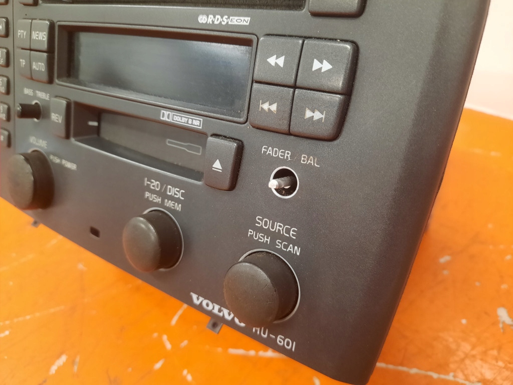 VOLVO S80 2.5D SEDAN 98-06 RADIO 9496564-1 Product image