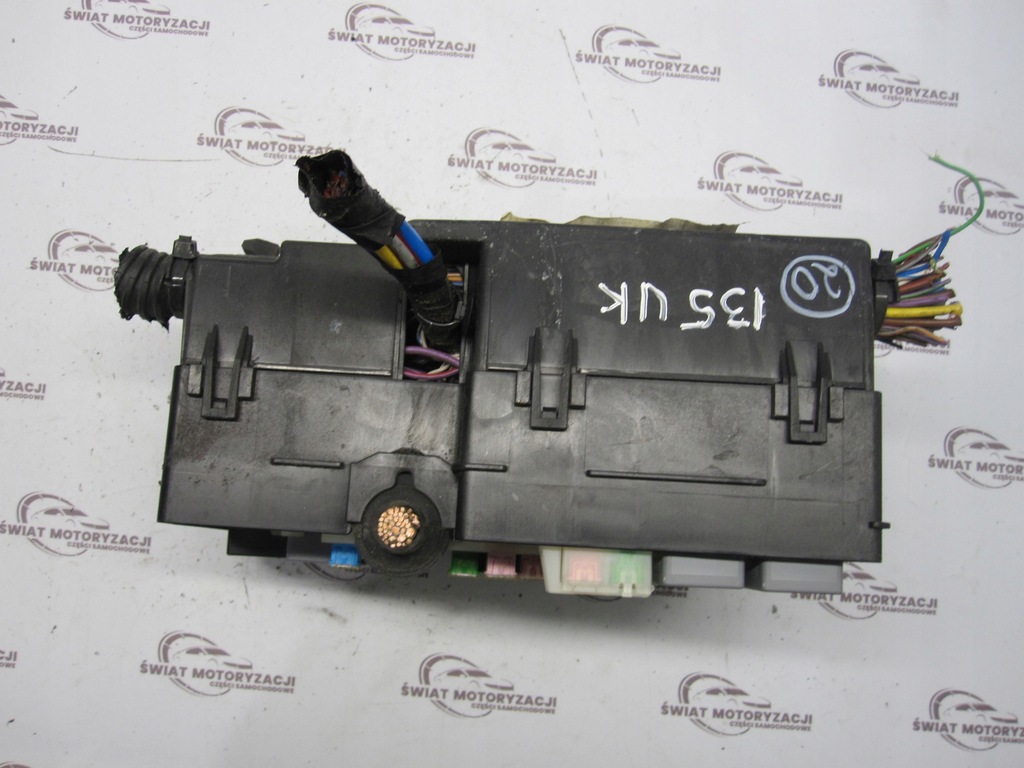 Ford Focus Mk3 III 12R Fuse Box AV6T-14A142-AB AV6T-14A067-AC Product image