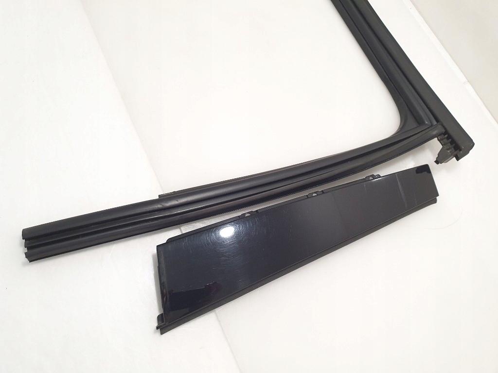 AUDI A4 B9 GARNITURA BANDA USA DREAPTA SPATE 8W0839902 8W9839904A COMBI Product image