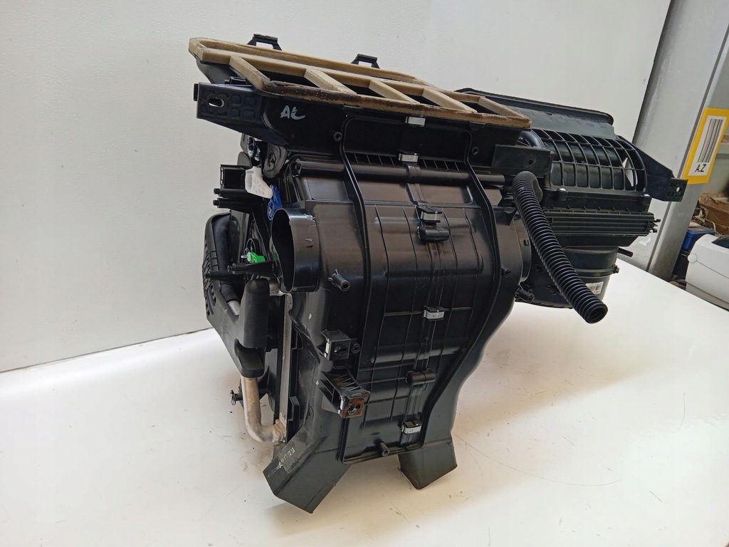 INCALZITOR DE APA PENTRU CARCASA AER CONDITIONAT HYUNDAI I30 III LIFT Product image