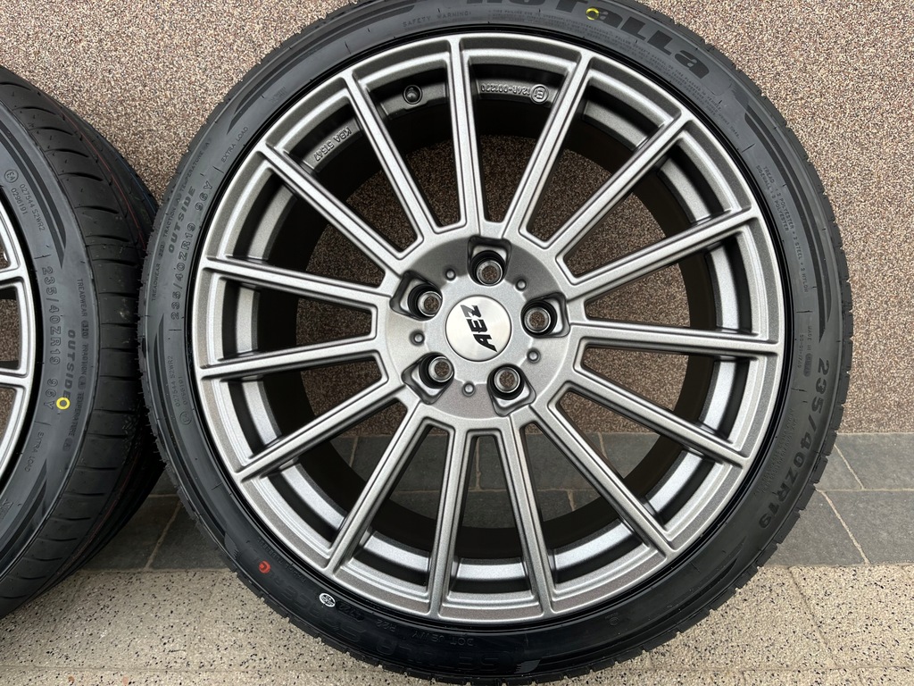 SKODA SUPERB 3 ROȚI DE VARĂ 235/40R19 AEZ NOU RIKEN Product image