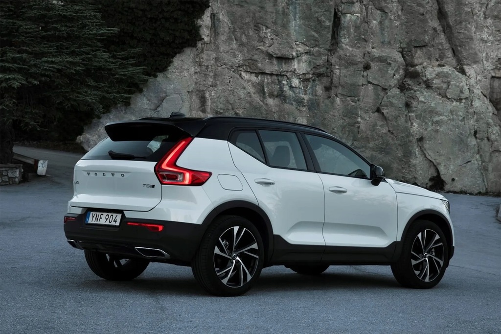 Volvo XC40 2.0 B3 B4 HYBRID 2023 TUBA DE ESCAPAR TABINA DE CAPAT 32317213 Product image