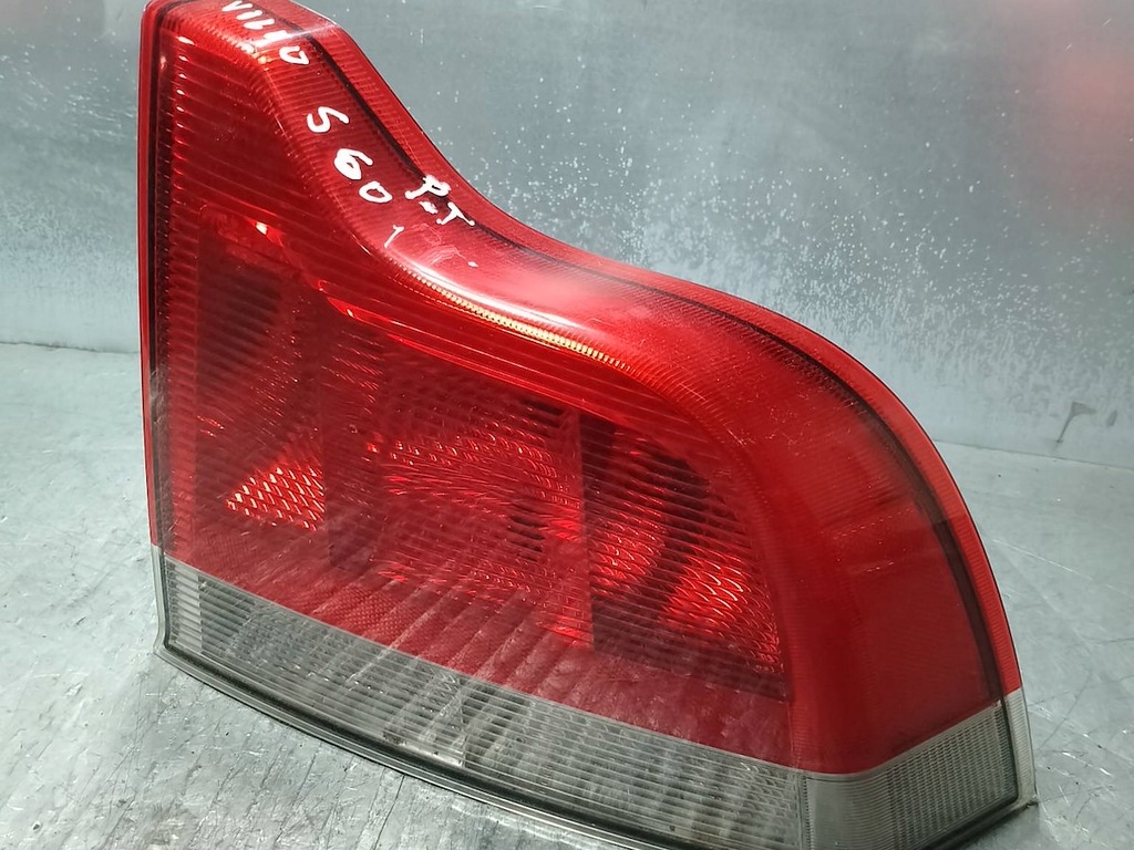 LAMPĂ SPATE DREAPTA VOLVO S60 ( 00-10 ) 8664080 8664082 153838 SEDAN Product image