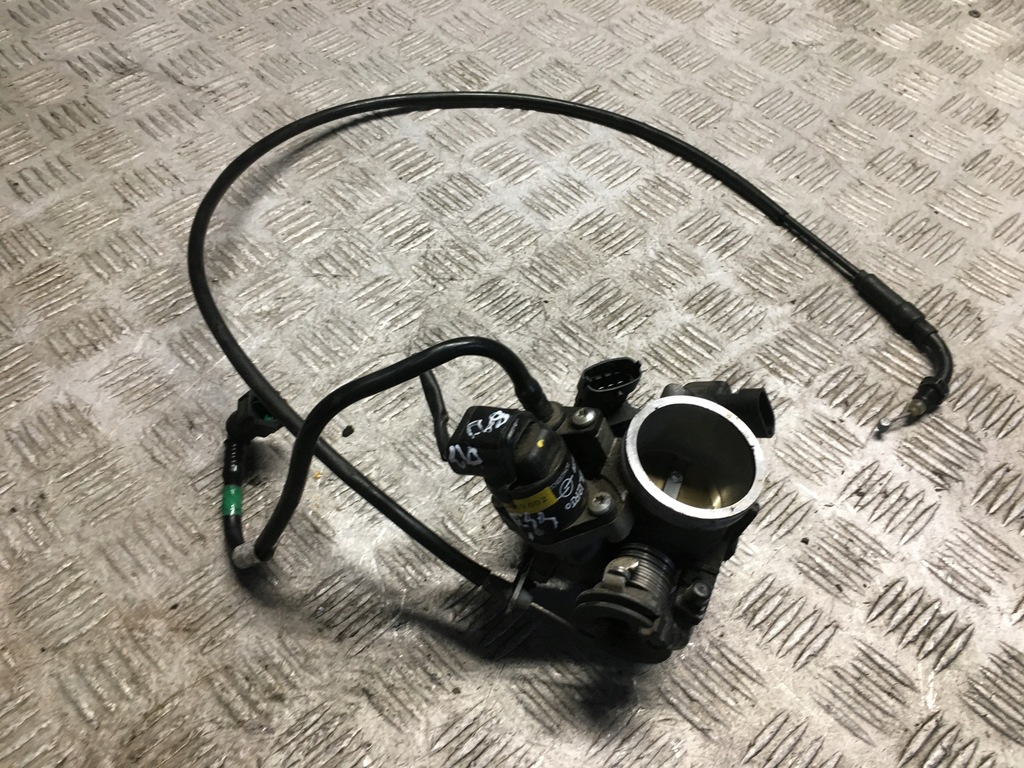 BAJAJ DOMINAR 400 THOTTLE Product image