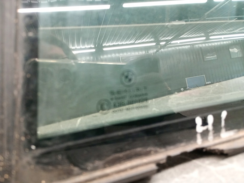 Triunghiul ferestrei ușii din spate stânga BMW E38 94-01R Product image