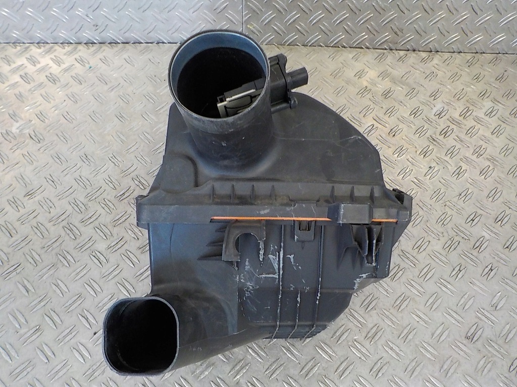 CARCASA FILTRU AER TRAFIC III VIVARO 14-20 Product image
