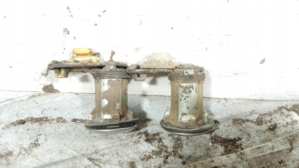 INSERȚIE BLOCARE UȘĂ FATA NISSAN SUNNY N13 SET Product image