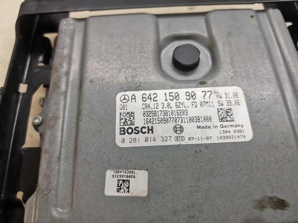 COMPUTER CONTROLLER MOTOR MERCEDES W211 3.0 CDI A6421509077 0281014327 Product image