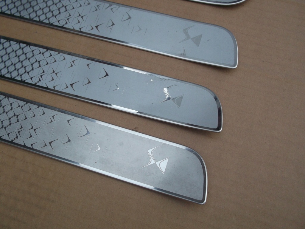 BANDA DE CADRU DECORATIVA CITROEN DS4 Product image