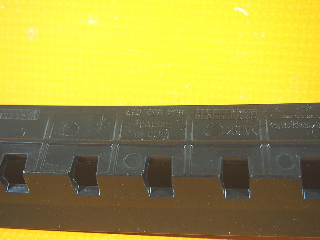 Audi Q3 83A SB 18KM Ghid geam spate stanga 83a839067 Product image