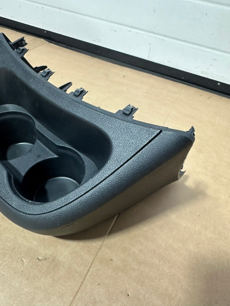 Cuptor, tunel mediu, capac al tunelului, Mercedes W447 Cztum Suportul Product image