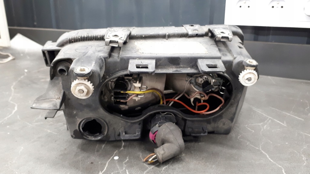 963035-00 Fața de far stângă Audi A3 Hella 8L 97R Product image