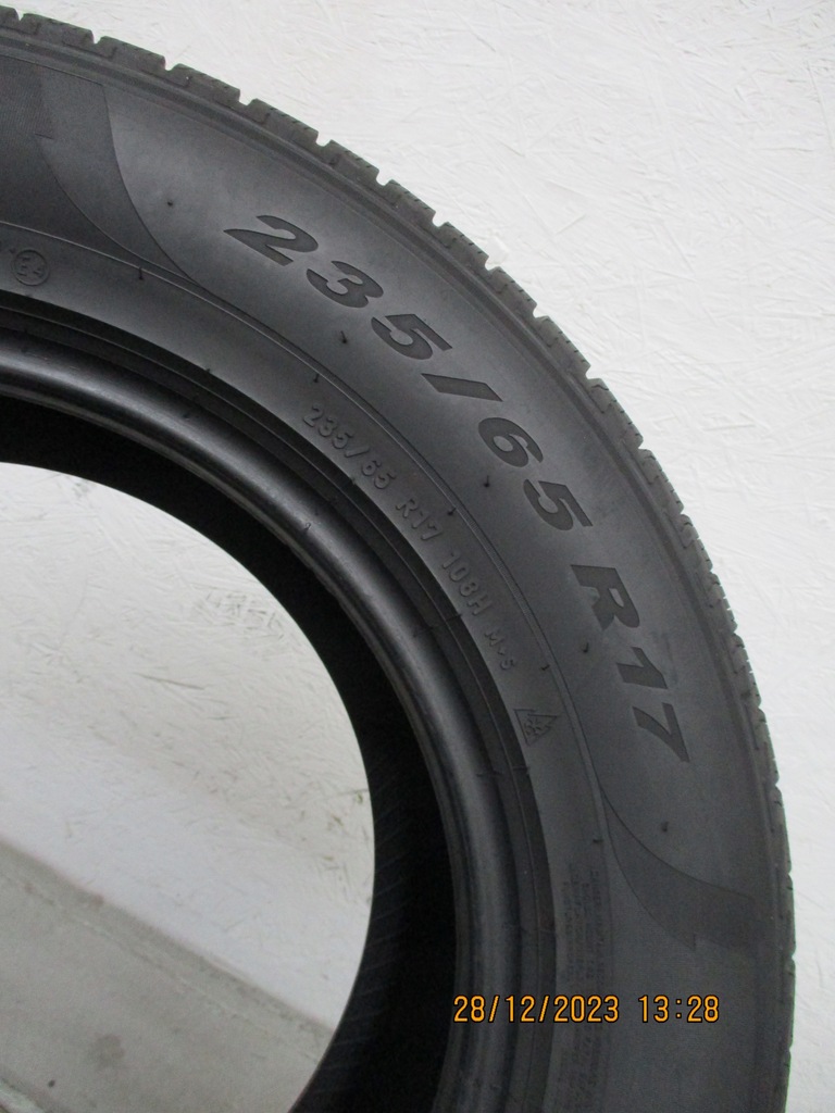 1x 235/65R17 Pirelli Scorpion Winter 5.5mm Product image