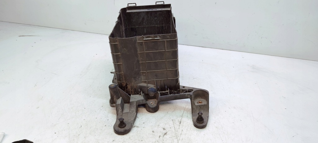 BAZĂ BATERIE AUDI A3 8P VOLKSWAGEN SEAT SKODA 1K0915333B Product image