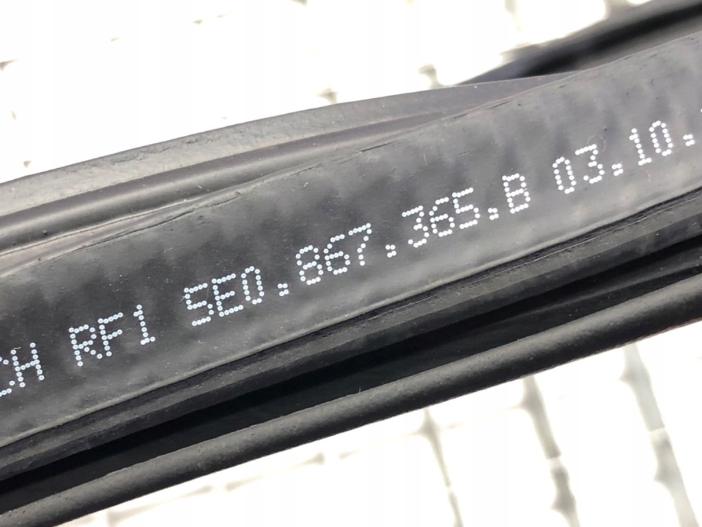 GARNITURA SKODA OCTAVIA III Combi 5E0867365B Product image