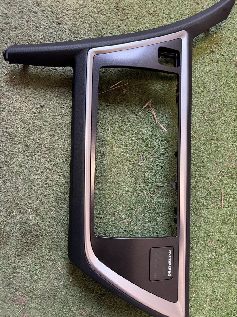 CADRU CAPAC RADIO TOYOTA AURIS II 55405-02430 Product image
